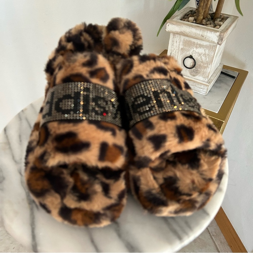 Daisy Fuentes Leopard Print Fuzzy Slides - image 1